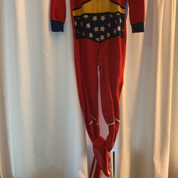 Wonder Woman Onesie - Picture 2 of 4